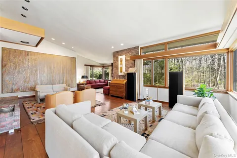 $3,295,000 | 98 Cushman Road, Scarsdale, NY 10583