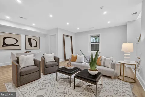 $2,195,000 | 22 West Spring Street, Alexandria, VA 22301