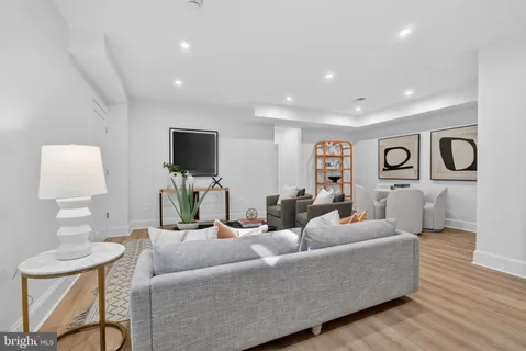 $2,195,000 | 22 West Spring Street, Alexandria, VA 22301