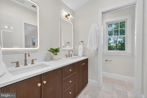 $2,195,000 | 22 West Spring Street, Alexandria, VA 22301