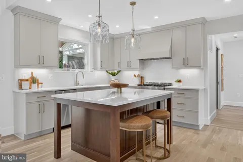 $2,195,000 | 22 West Spring Street, Alexandria, VA 22301