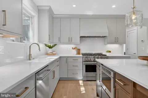 $2,195,000 | 22 West Spring Street, Alexandria, VA 22301