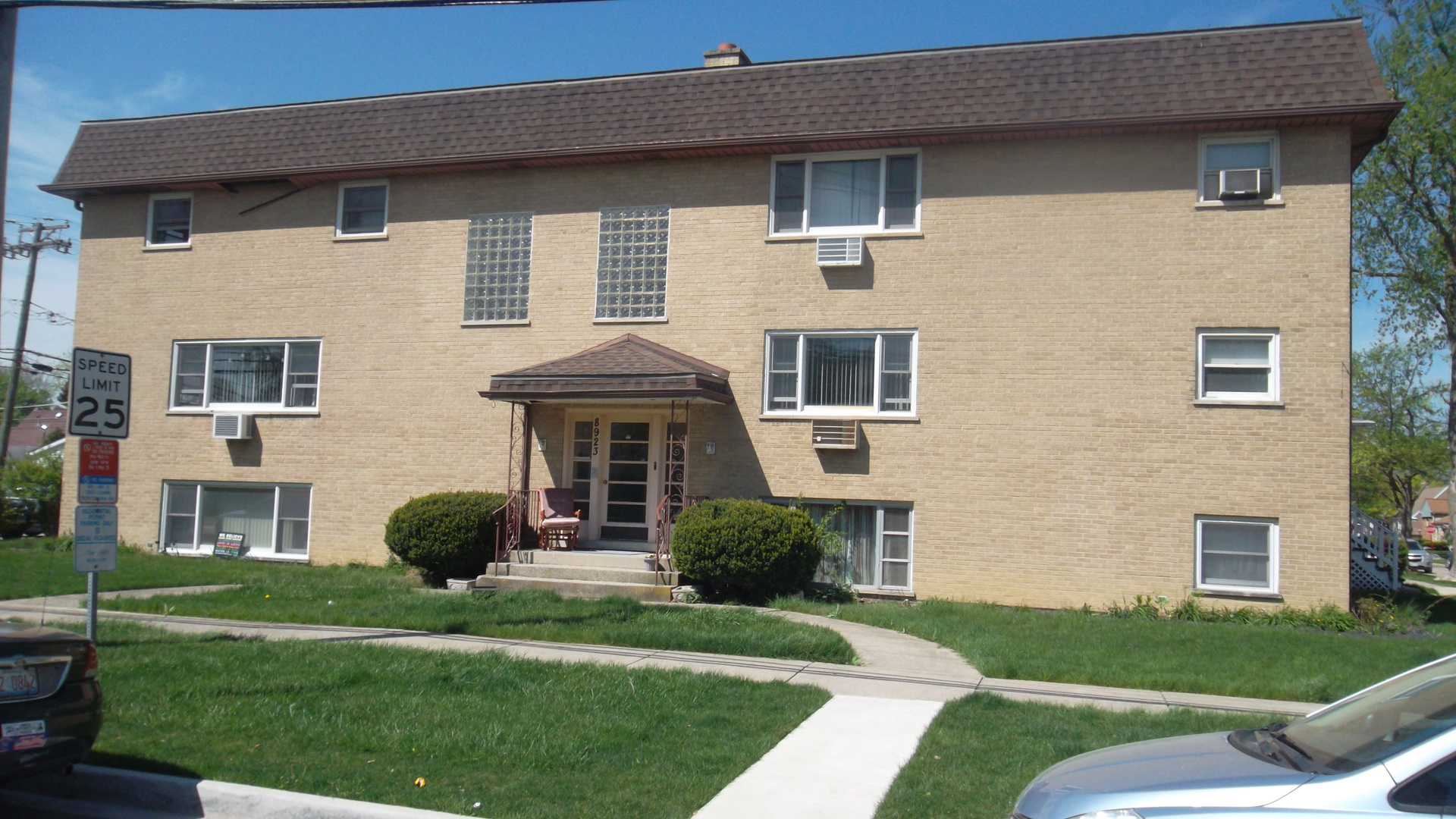 8923 Southview Avenue Brookfield, IL 60513 - Photo 2 of 5
