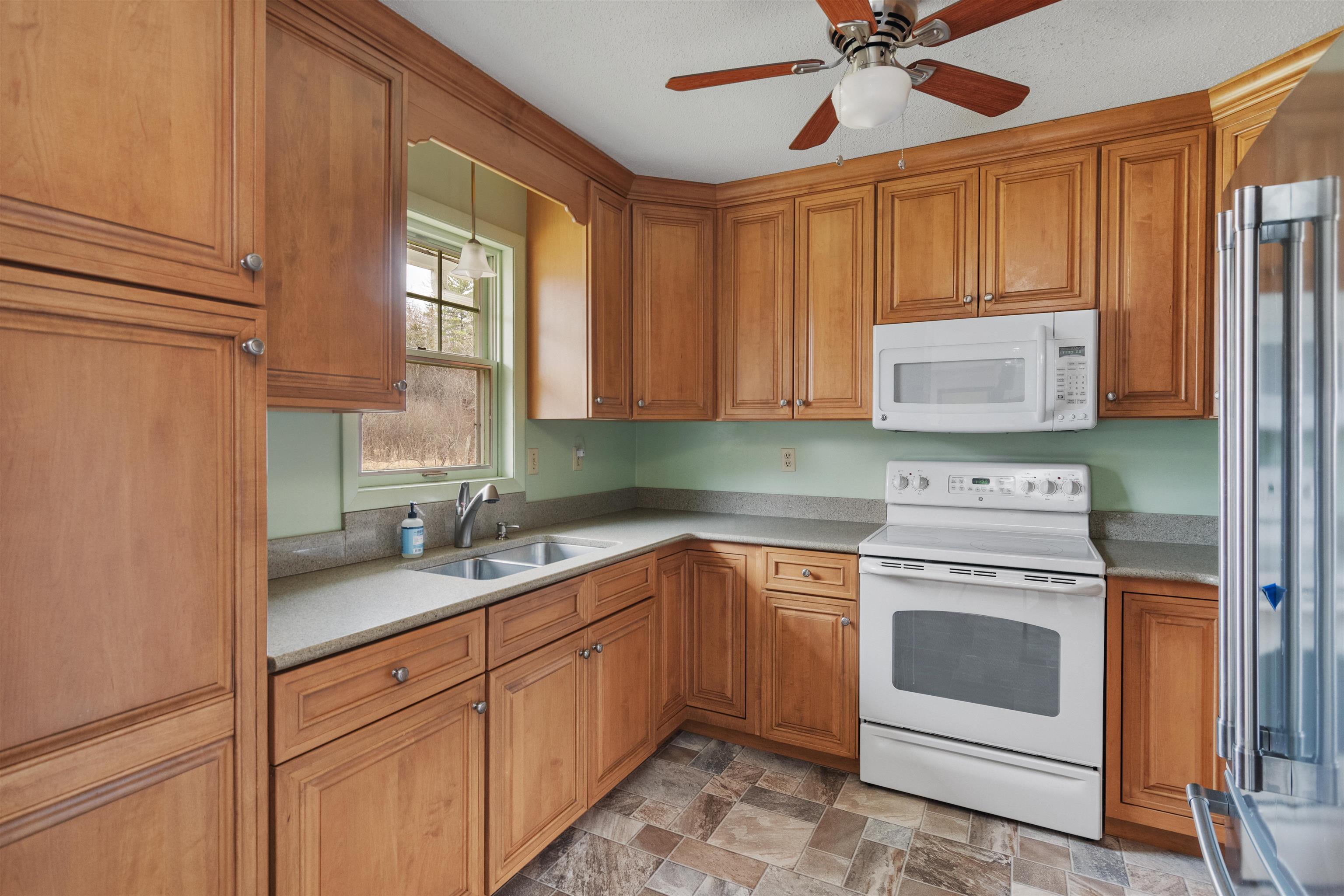 242 Kellogg Road St. Albans Town, VT 05478 - Photo 5 of 44