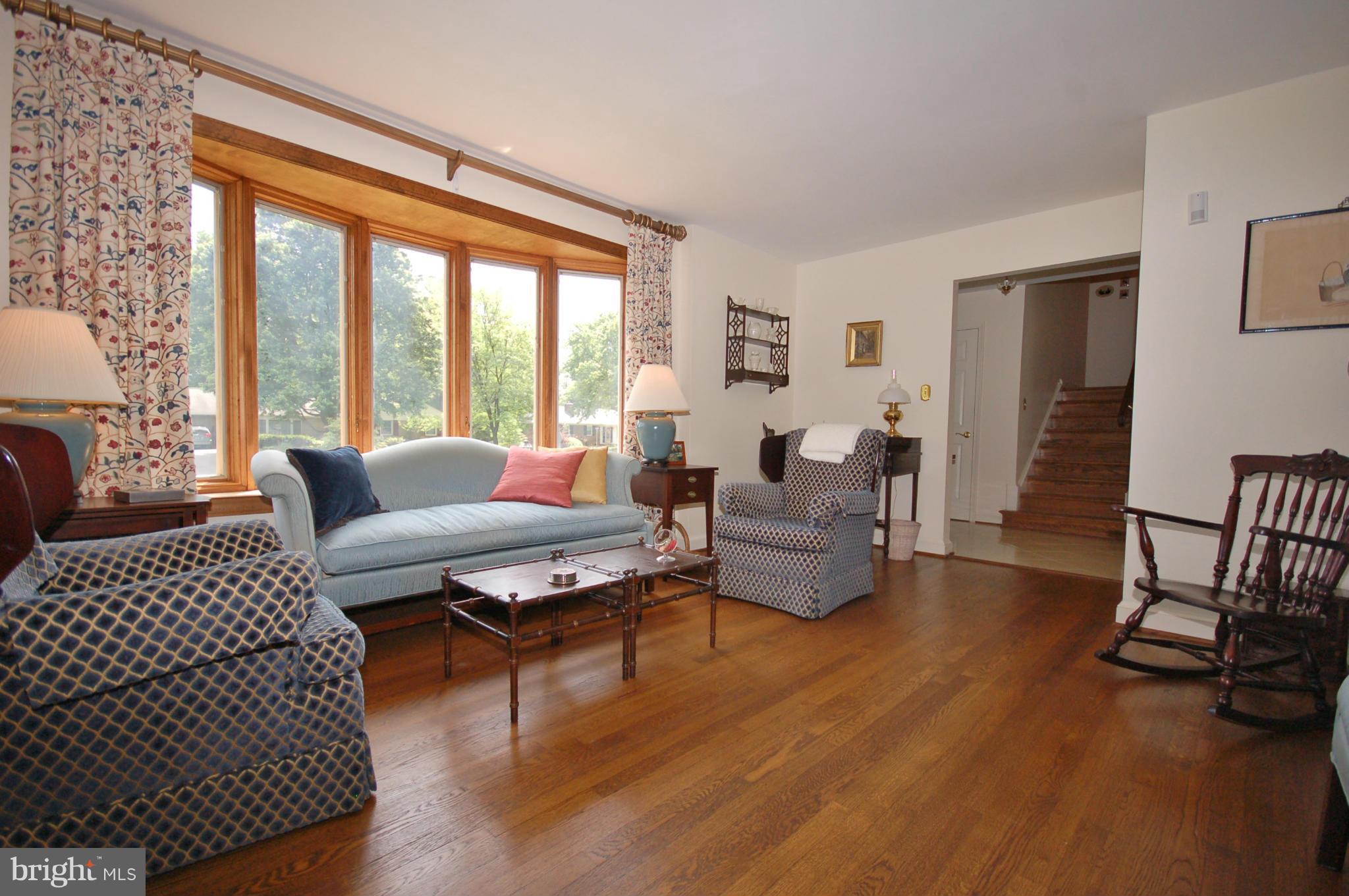 19104 Olney Mill Road Olney, MD 20832 - Photo 5 of 28 Living Room