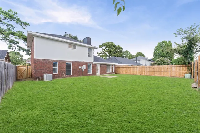 a view of a house with a backyard