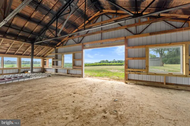 a view of outdoor space with porch and entertaining space