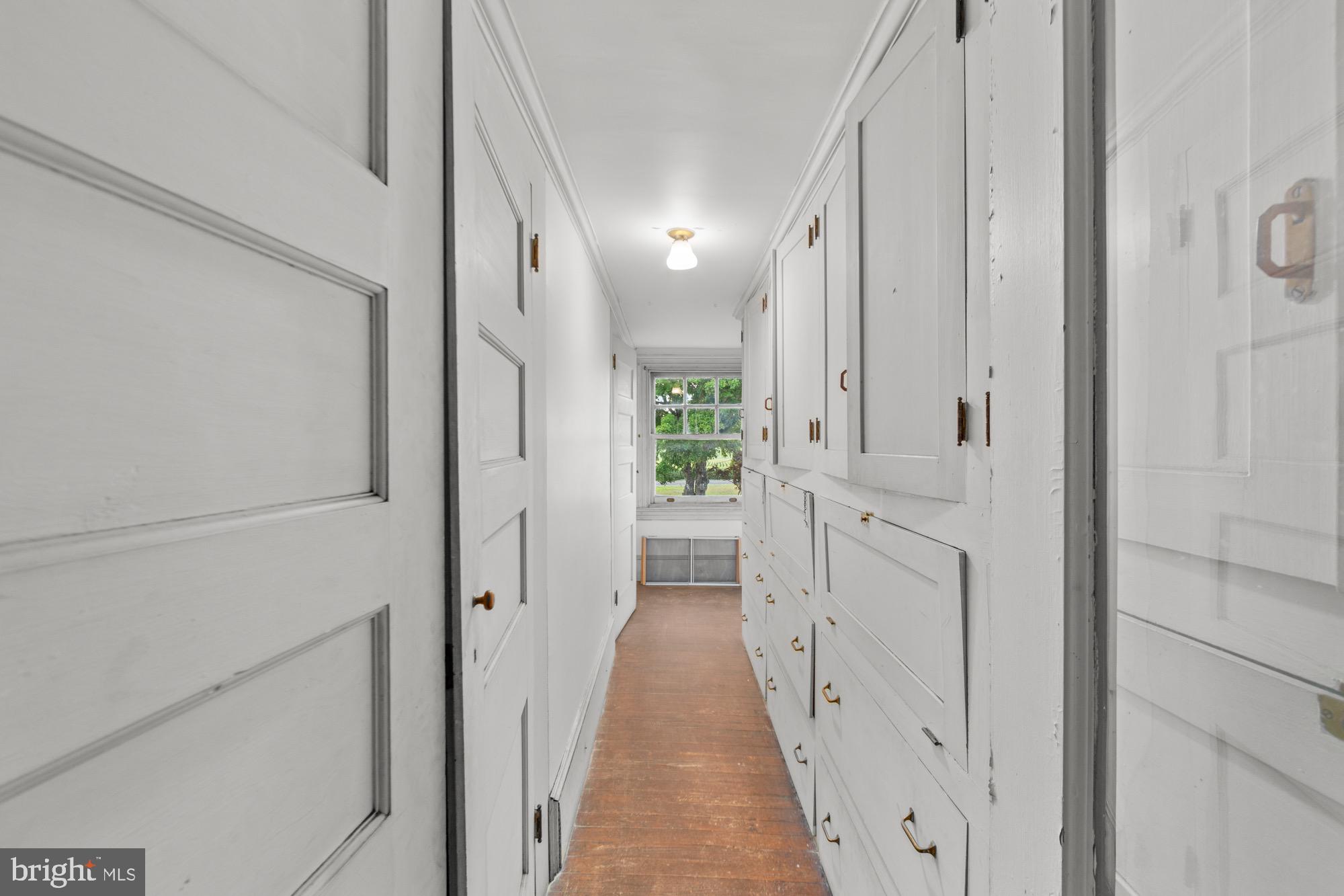27058 Mt Pleasant Road Columbus, NJ 08022 - Photo 63 of 127 a view of a hallway with white walls and stairs