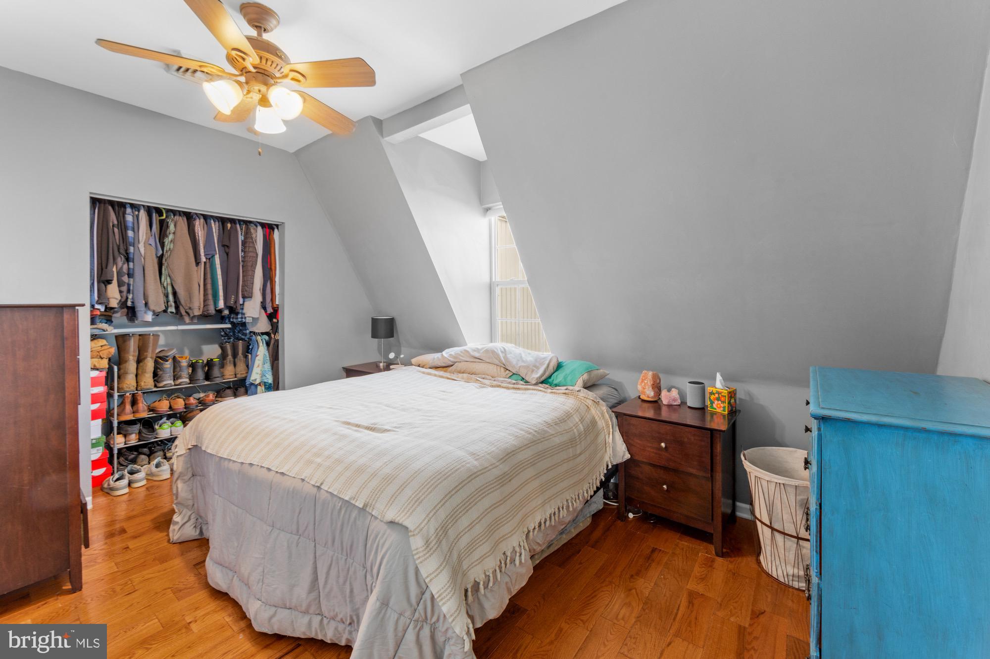 27058 Mt Pleasant Road Columbus, NJ 08022 - Photo 80 of 127 a bed sitting in a bedroom next to a window