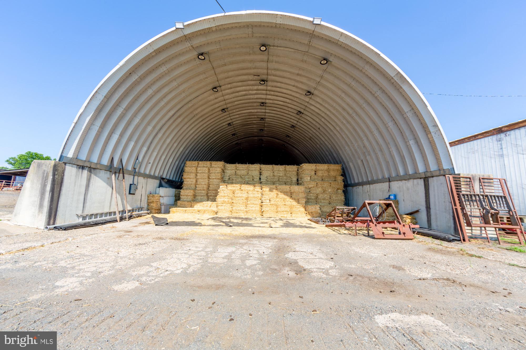 27058 Mt Pleasant Road Columbus, NJ 08022 - Photo 98 of 127 a view of a house with a snow in the background