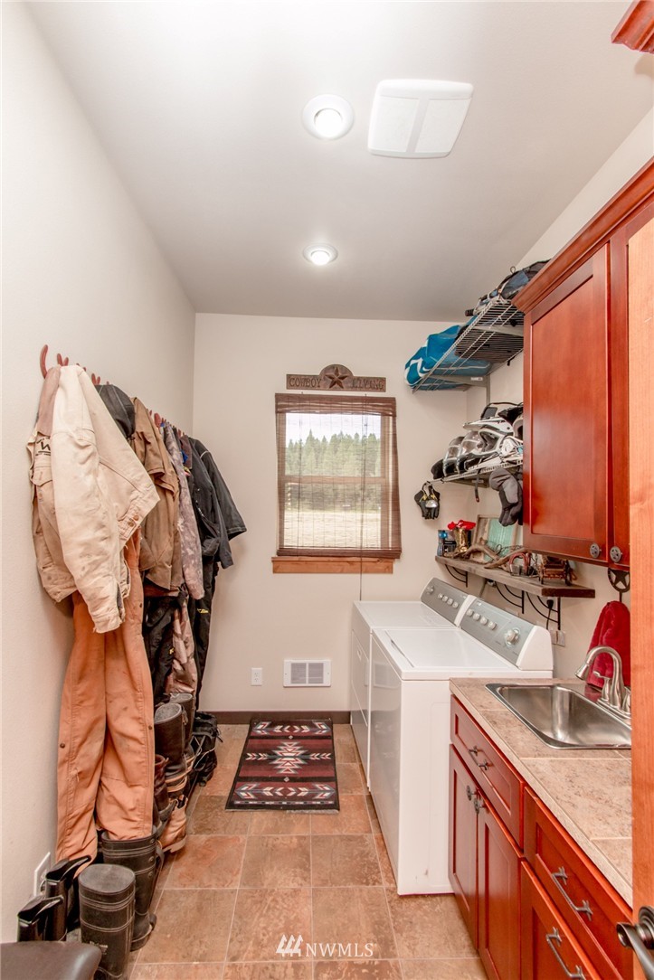 12101 Teanaway Road Cle Elum, WA 98922 - Photo 6 of 25 Gallery Image 6