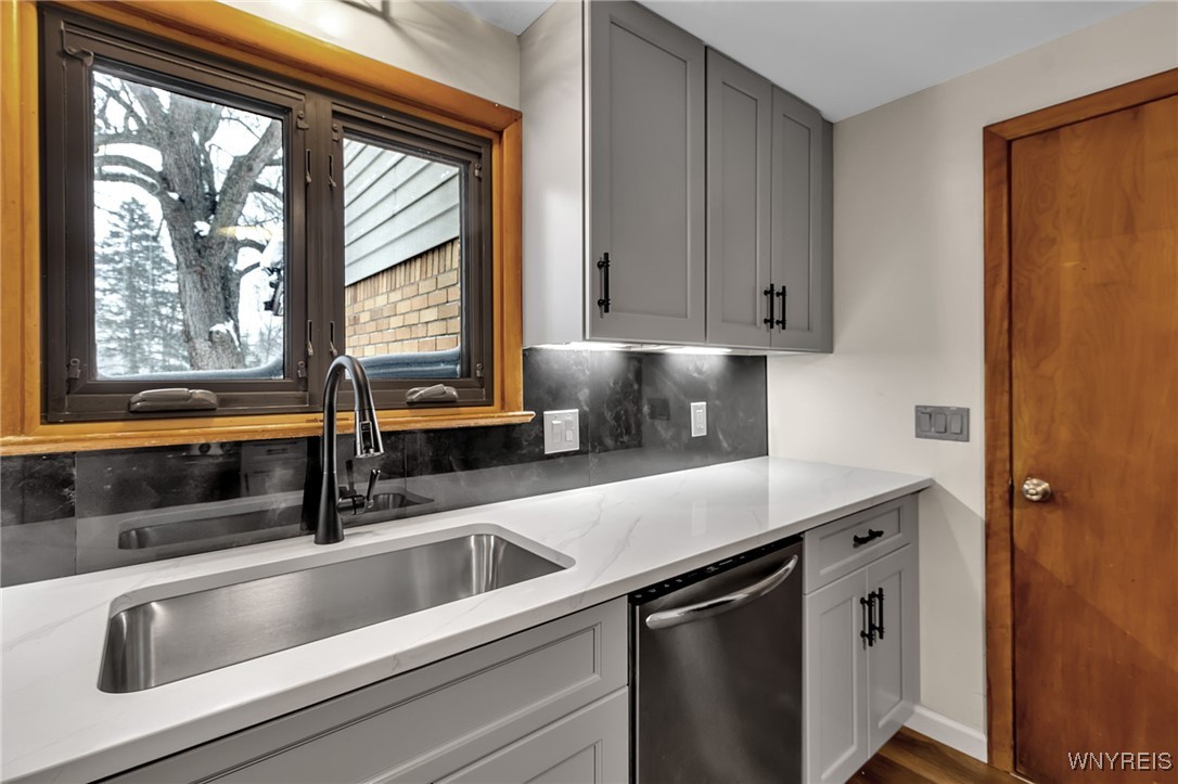 11 Cemetery Road Lancaster, NY 14086 - Photo 17 of 45