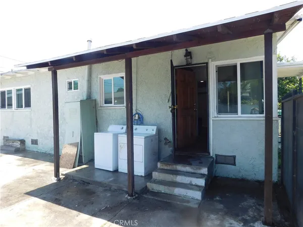$2,500 | 806 East 103rd Place, Los Angeles, CA 90002