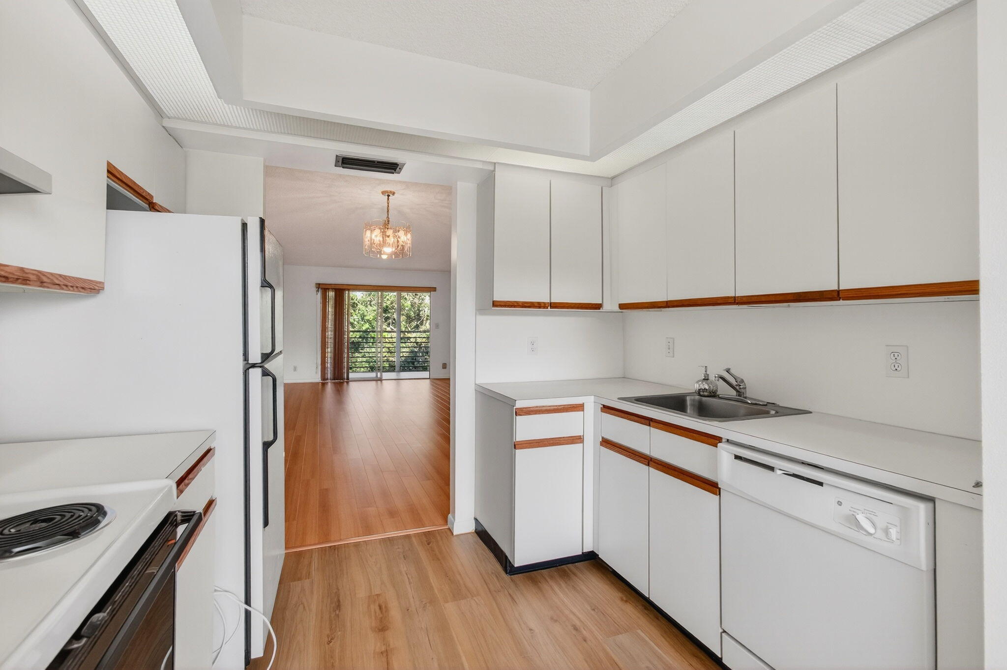 1501 Cayman Way, Unit C4 Coconut Creek, FL 33066 - Photo 24 of 67 Kitchen