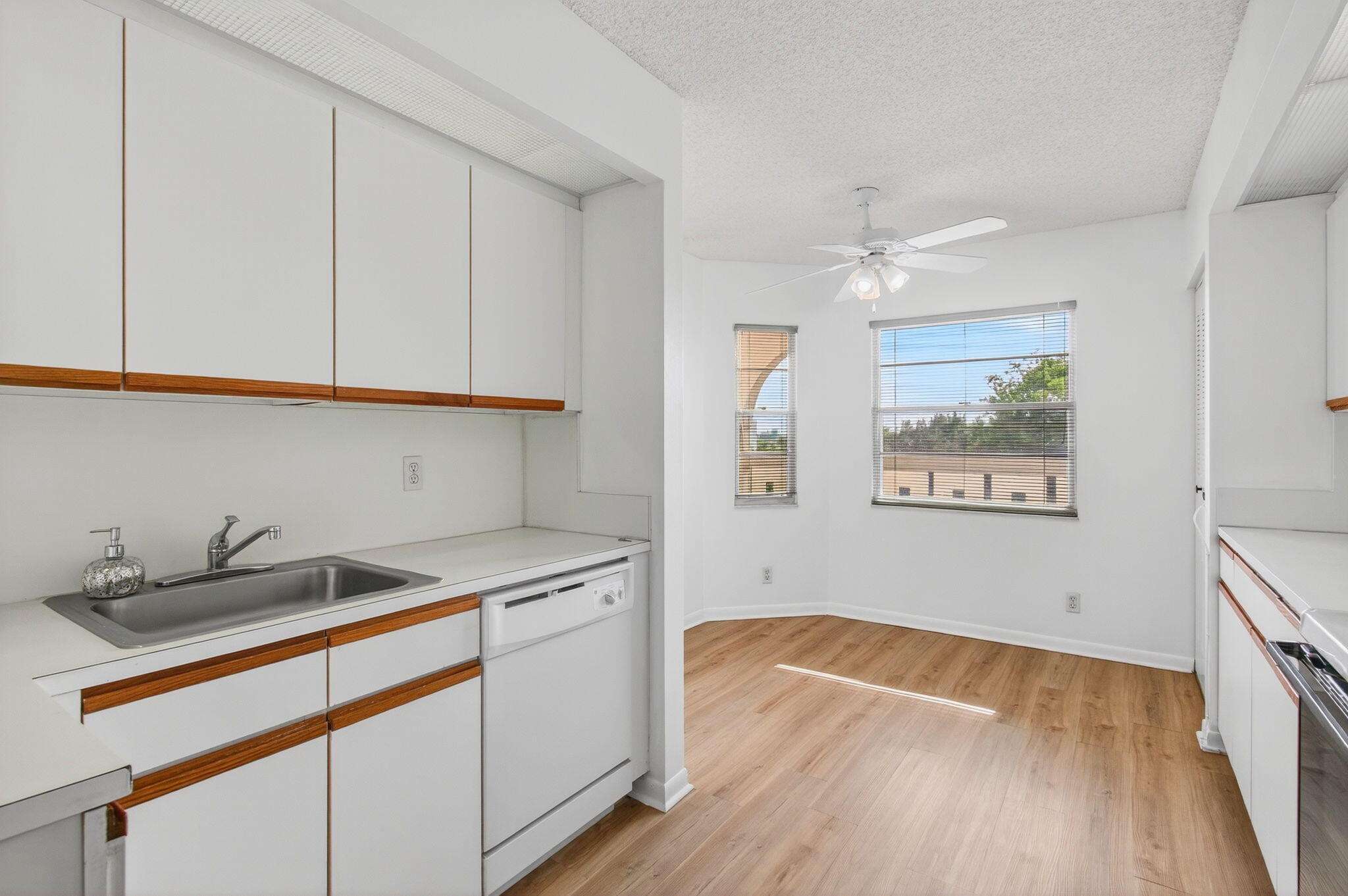 1501 Cayman Way, Unit C4 Coconut Creek, FL 33066 - Photo 25 of 67 Kitchen