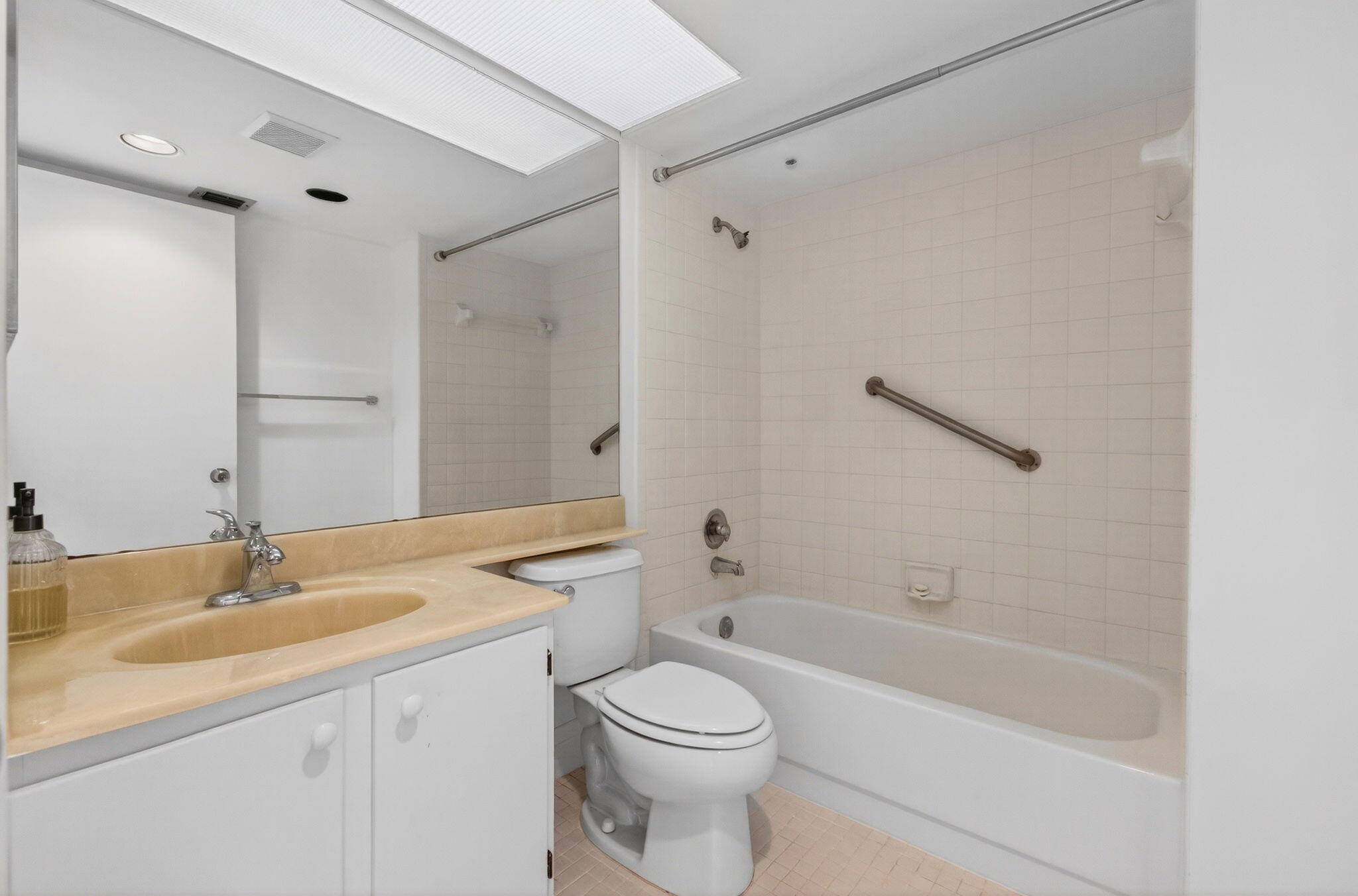 1501 Cayman Way, Unit C4 Coconut Creek, FL 33066 - Photo 41 of 67 Second Bathroom