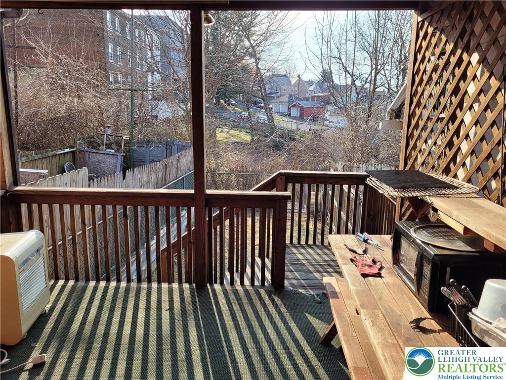 662 Atlantic Street Bethlehem, PA 18015 - Photo 6 of 25 Deck off of kitchen