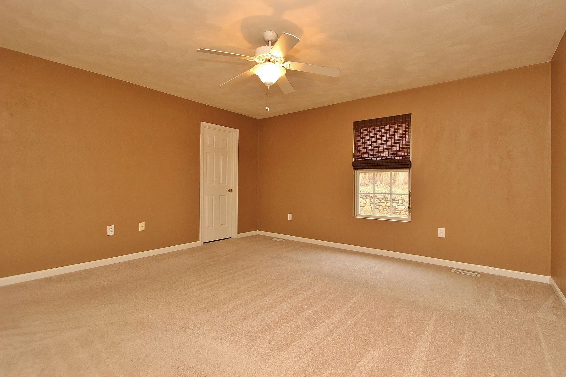 4239 Daugherty Road Salem, VA 24153 - Photo 11 of 38 a view of an empty room with a window