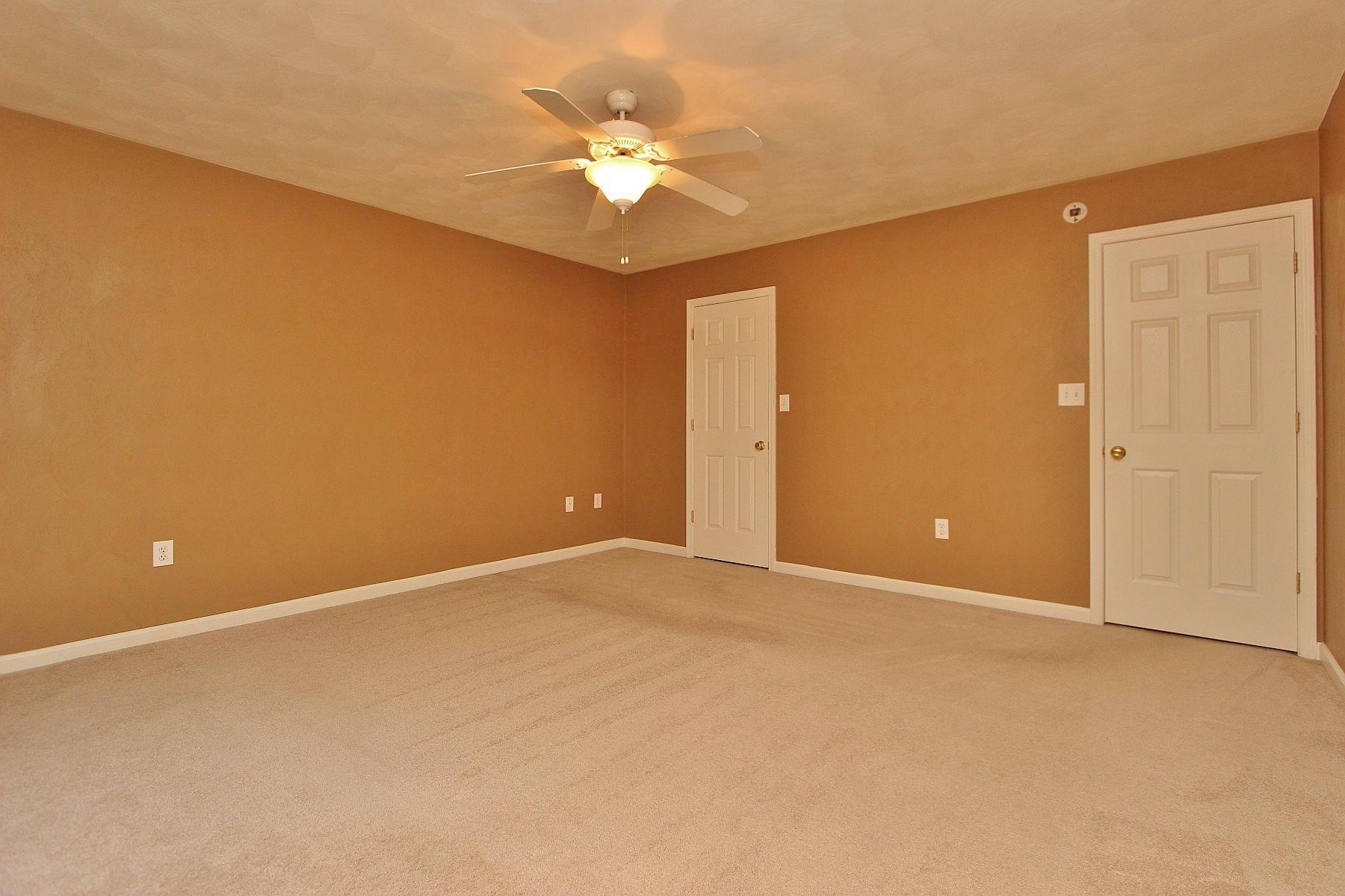 4239 Daugherty Road Salem, VA 24153 - Photo 13 of 38 a view of an empty room