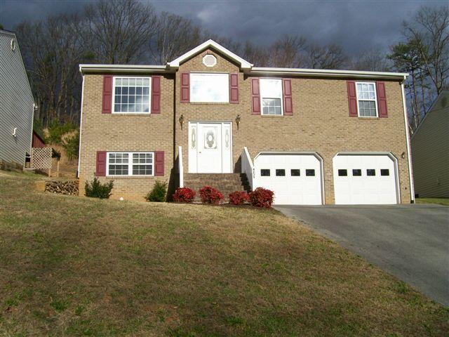 4239 Daugherty Road Salem, VA 24153 - Photo 2 of 38 a view of a house with a yard and garage