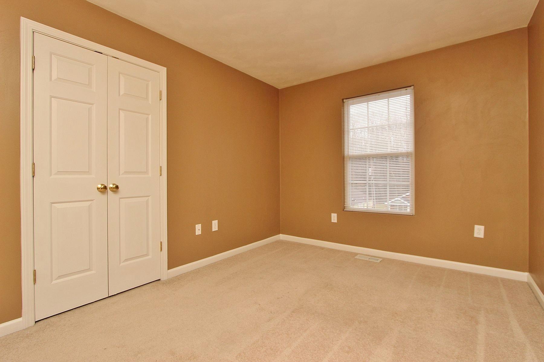 4239 Daugherty Road Salem, VA 24153 - Photo 21 of 38 an empty room with windows and closet