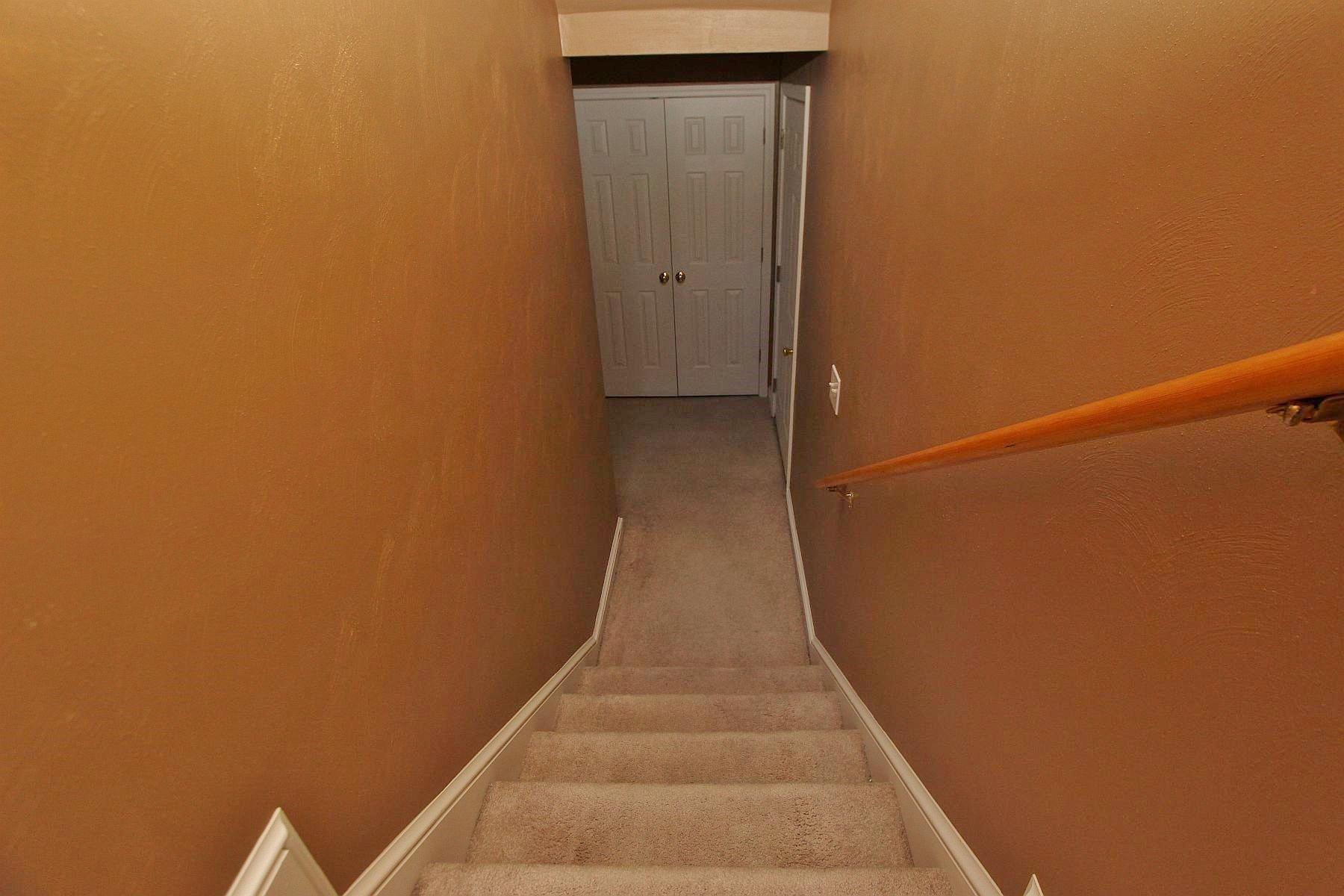 4239 Daugherty Road Salem, VA 24153 - Photo 25 of 38 a view of a hallway with wooden floor and a wall painting
