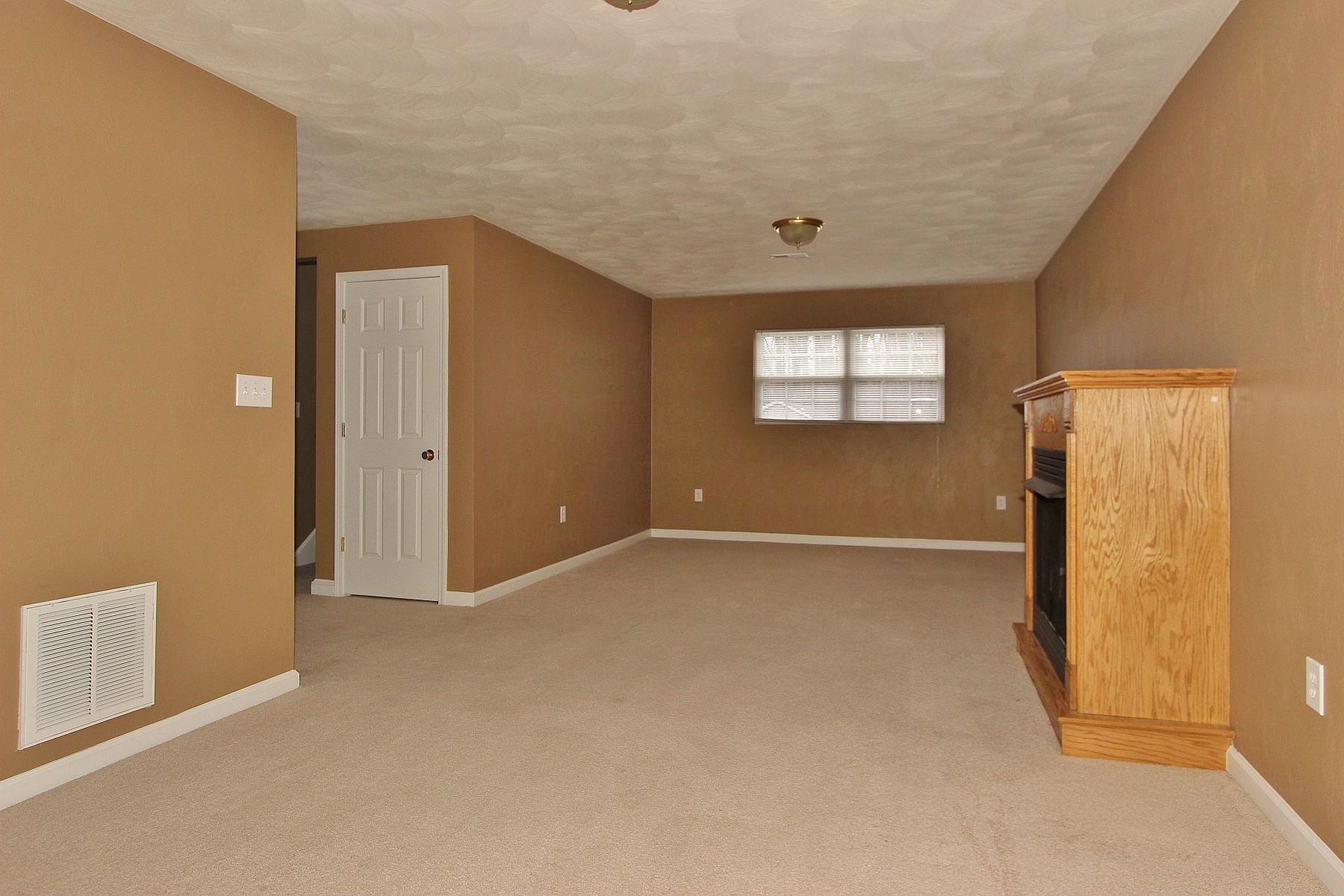 4239 Daugherty Road Salem, VA 24153 - Photo 28 of 38 an empty room with windows