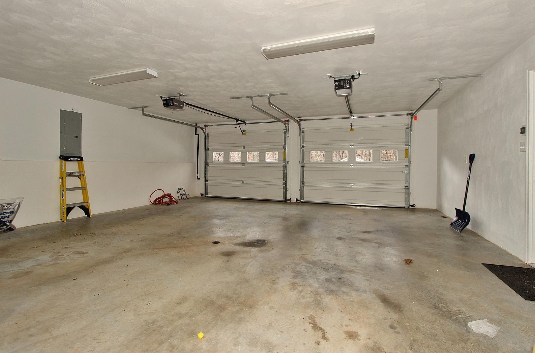 4239 Daugherty Road Salem, VA 24153 - Photo 29 of 38 a view of a garage