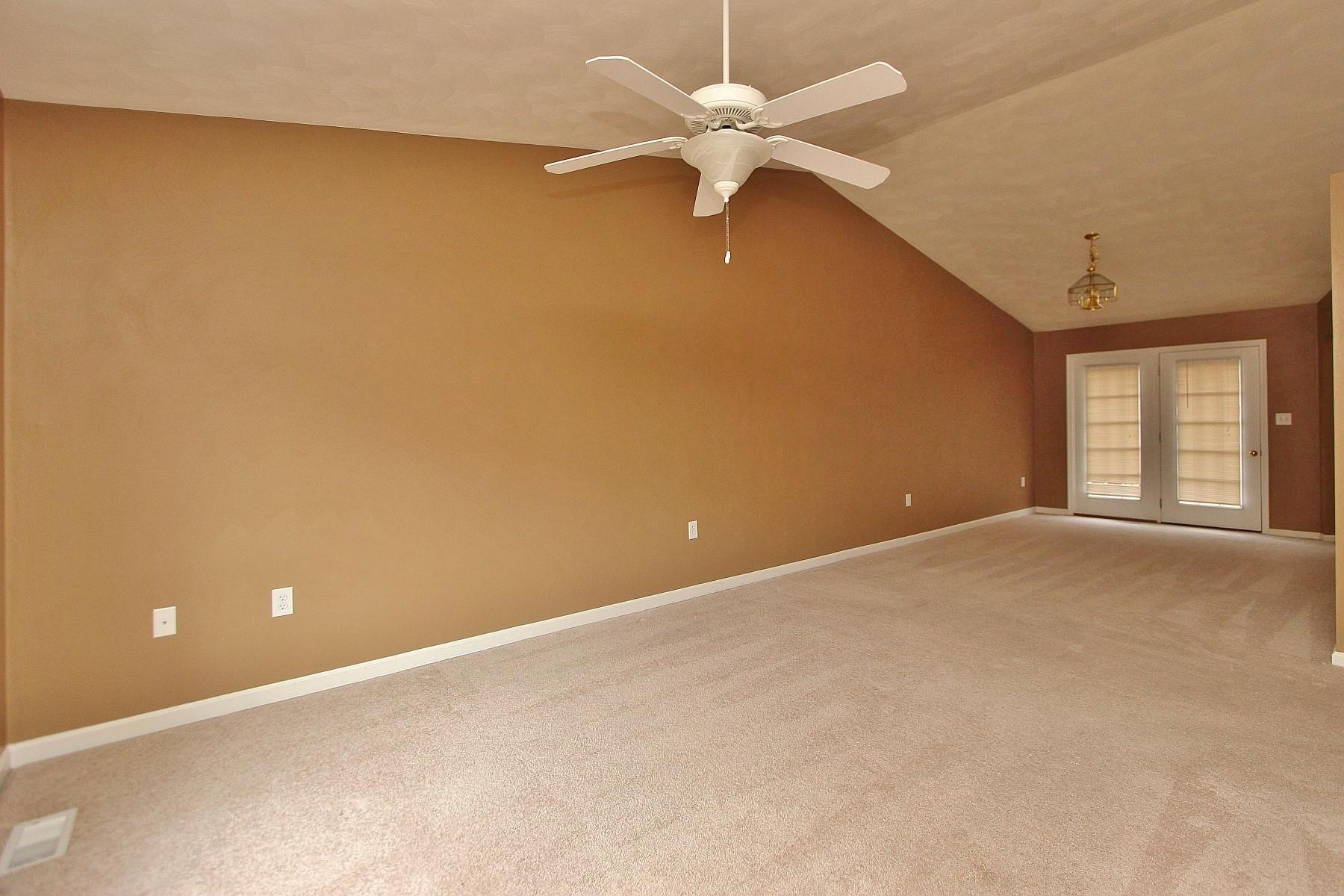 4239 Daugherty Road Salem, VA 24153 - Photo 6 of 38 a view of an empty room with a window