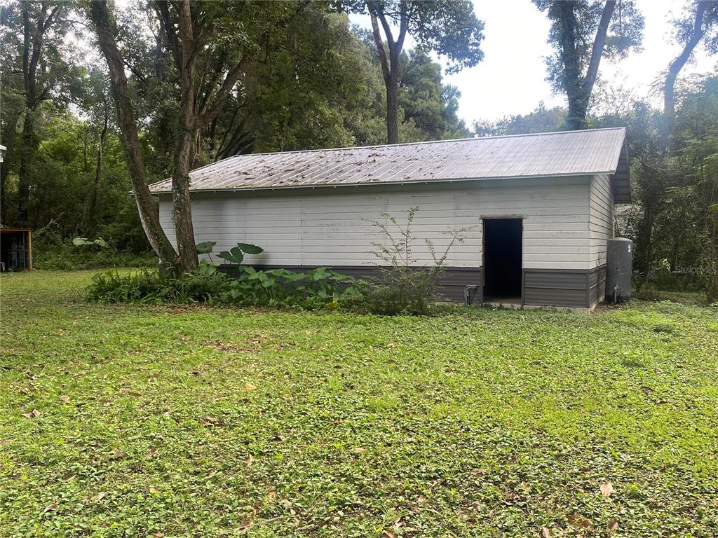 3023 Southeast 13th Place Gainesville, FL 32641 - Photo 22 of 29 a backyard of a house with lots of green space