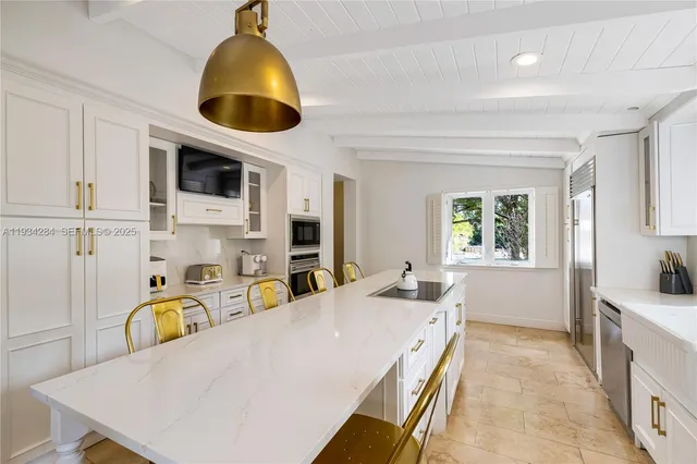 $6,999,999 | 8000 Los Pinos Boulevard, Coral Gables, FL 33143