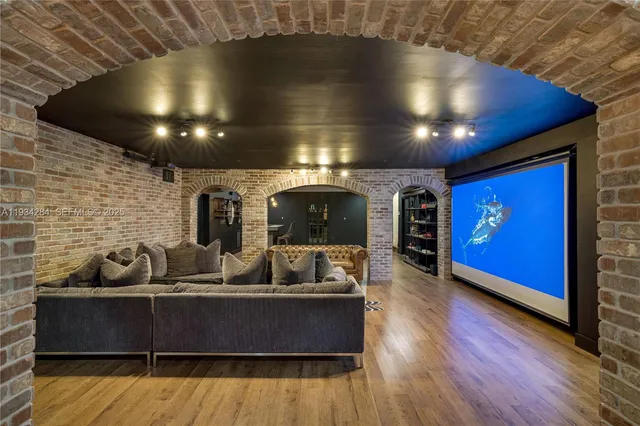 $6,999,999 | 8000 Los Pinos Boulevard, Coral Gables, FL 33143