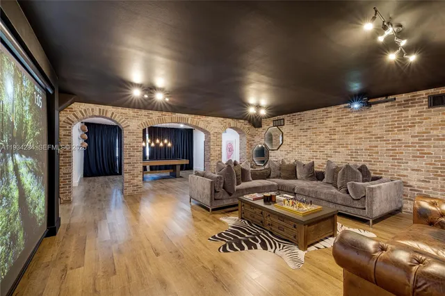 $6,999,999 | 8000 Los Pinos Boulevard, Coral Gables, FL 33143