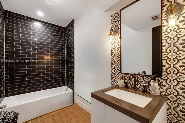 $6,999,999 | 8000 Los Pinos Boulevard, Coral Gables, FL 33143