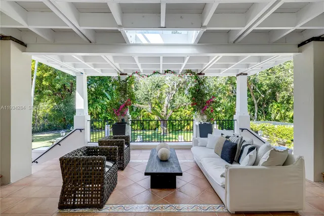 $6,999,999 | 8000 Los Pinos Boulevard, Coral Gables, FL 33143