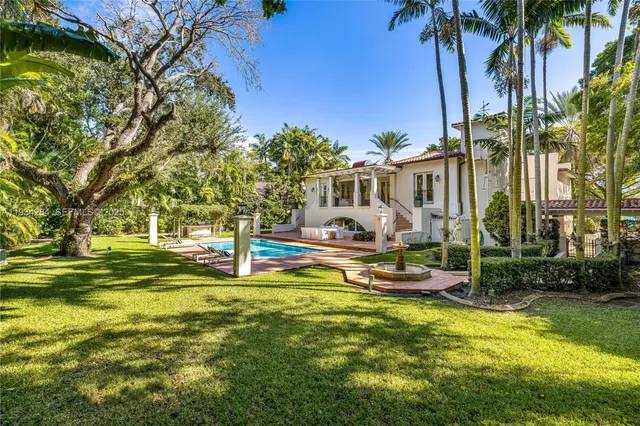 $6,999,999 | 8000 Los Pinos Boulevard, Coral Gables, FL 33143