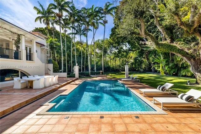 $6,999,999 | 8000 Los Pinos Boulevard, Coral Gables, FL 33143