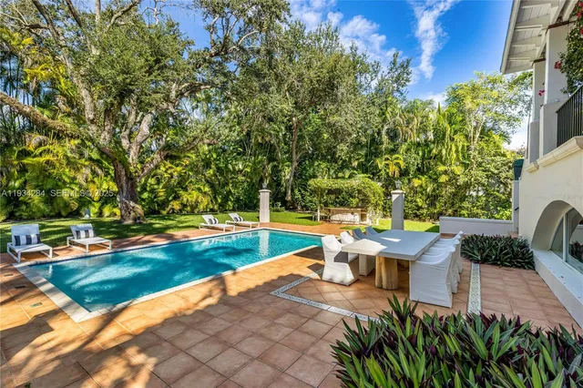 $6,999,999 | 8000 Los Pinos Boulevard, Coral Gables, FL 33143