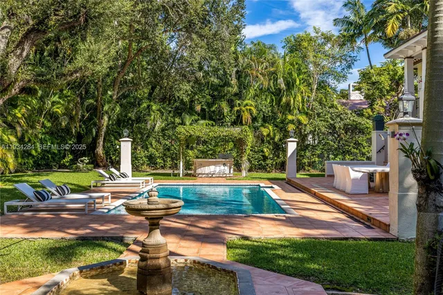 $6,999,999 | 8000 Los Pinos Boulevard, Coral Gables, FL 33143
