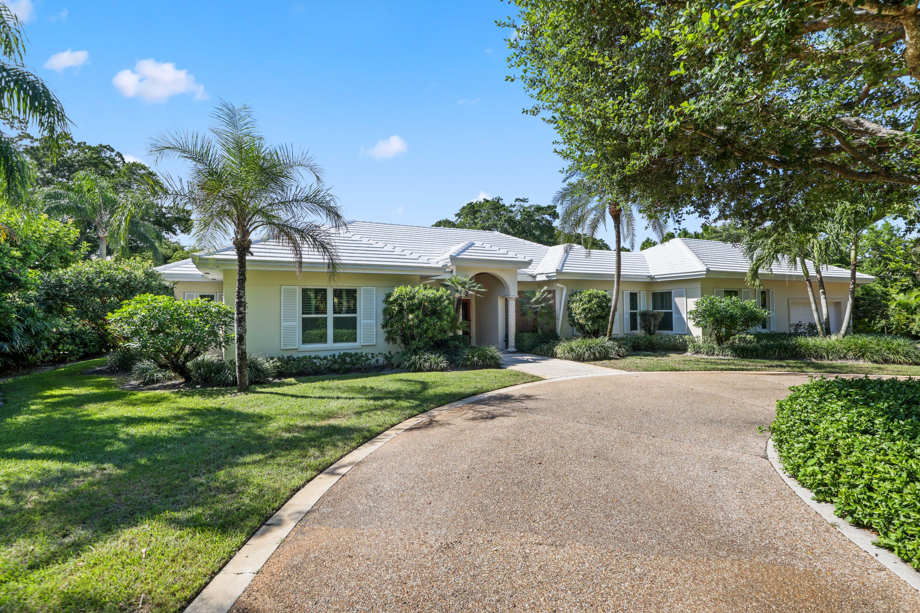 5 Country Road East, Unit A Boynton Beach, FL 33436 - Photo 4 of 51 a front view of a house with a yard and porch