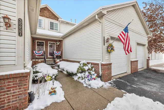 $290,000 | 3263 Baldwin Woods Drive, Unit 7, Lake Orion, MI 48359