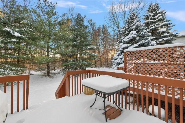 $290,000 | 3263 Baldwin Woods Drive, Unit 7, Lake Orion, MI 48359