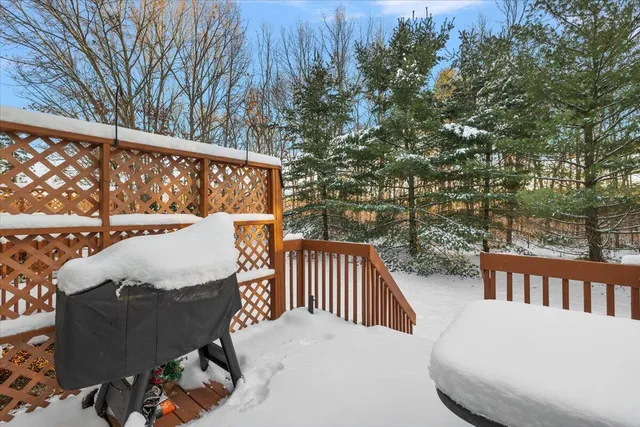 $290,000 | 3263 Baldwin Woods Drive, Unit 7, Lake Orion, MI 48359