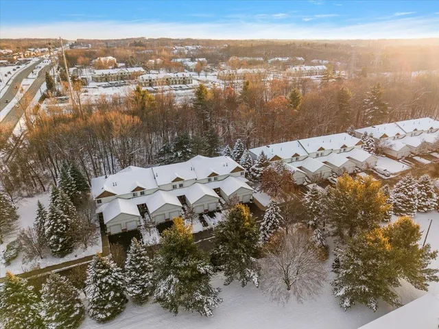 $290,000 | 3263 Baldwin Woods Drive, Unit 7, Lake Orion, MI 48359