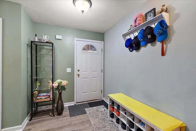 $290,000 | 3263 Baldwin Woods Drive, Unit 7, Lake Orion, MI 48359