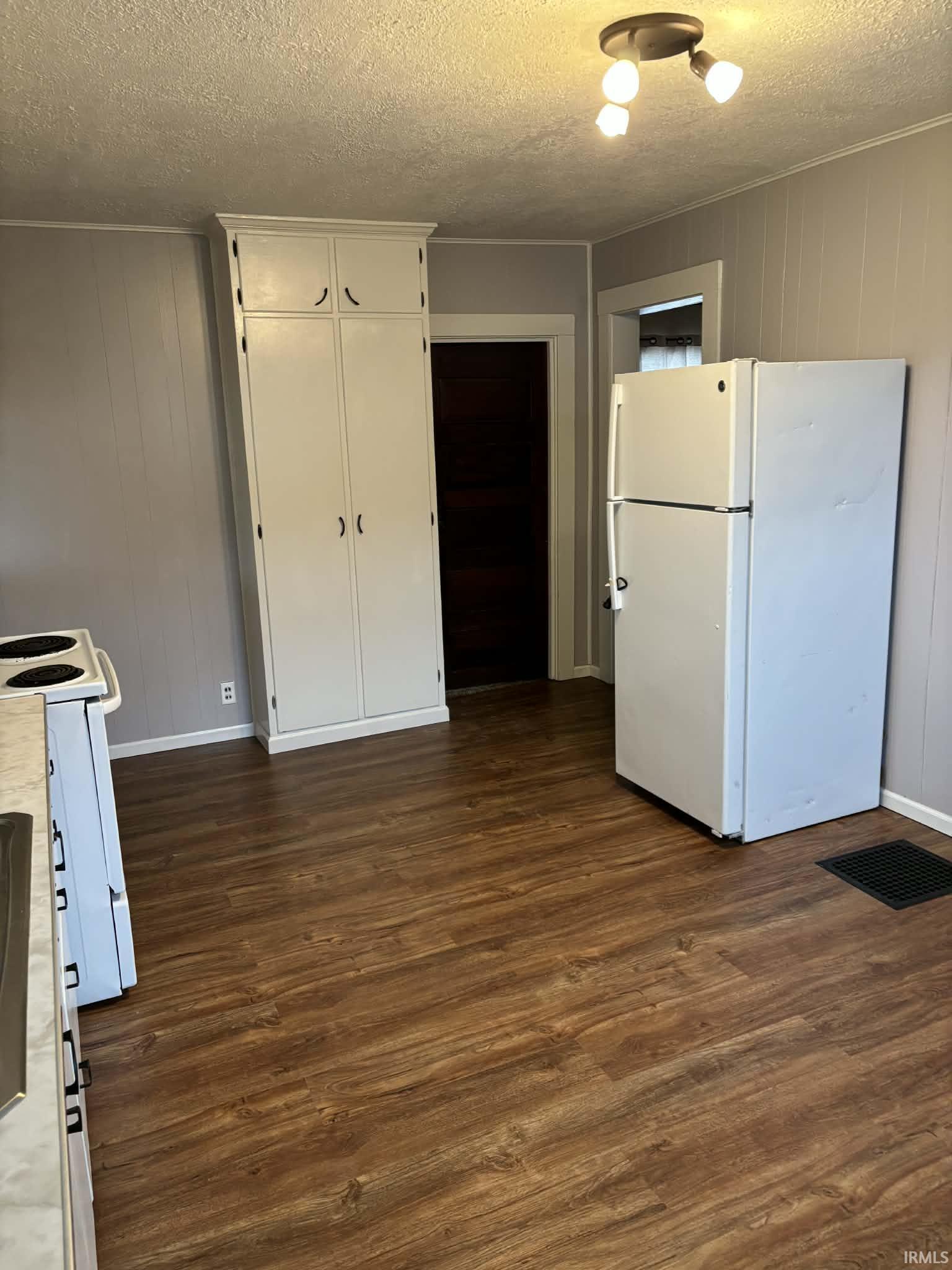 414 North 3rd Street Decatur, IN 46733 - Photo 2 of 21