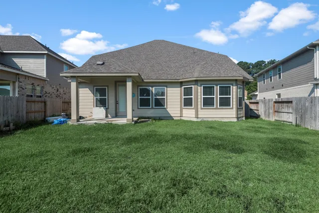 a view of a house with a backyard