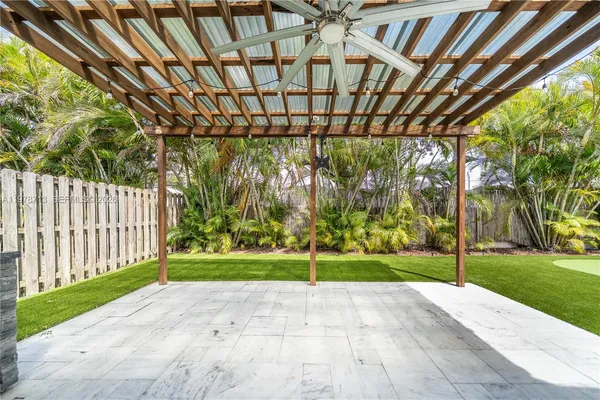 a view of a backyard with pathway