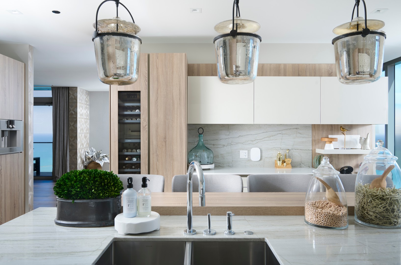 363 East Wacker Drive, Unit 6106 Chicago, IL 60601 - Photo 17 of 48 a kitchen with a table and chairs