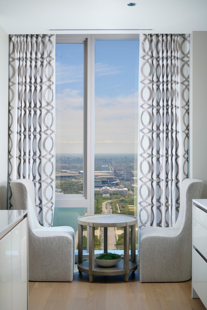 363 East Wacker Drive, Unit 6106 Chicago, IL 60601 - Photo 18 of 48 a living room with furniture and a window